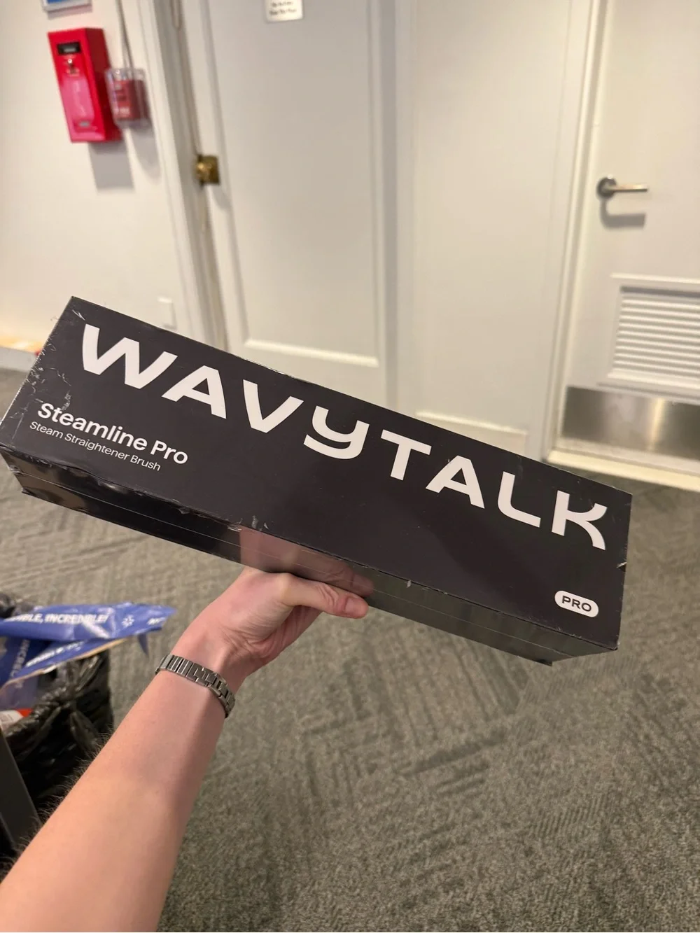 NWT WavyTalk Steamline Pro Steam Straightener Brush